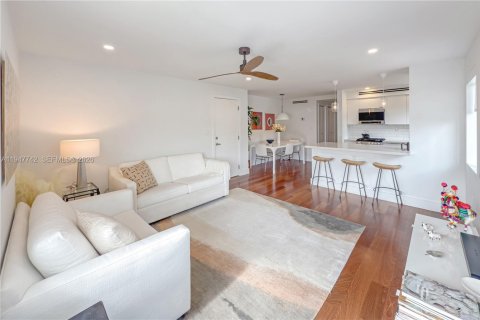 Купить кондоминиум в Майами-Бич, Флорида 1 спальня, 75.81м2, № 2004464 - фото 3