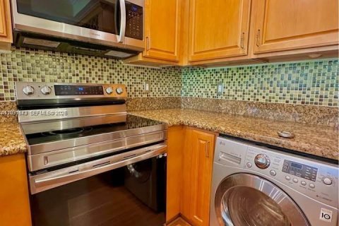 Condominio en alquiler en Fort Lauderdale, Florida, 1 dormitorio, 58.06 m2 № 2078436 - foto 5