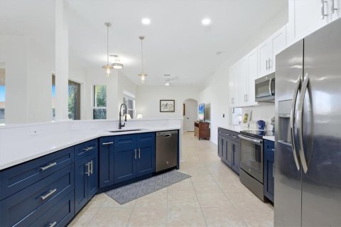 House in Port Charlotte, Florida 4 bedrooms, 208.01 sq.m. № 2418851 - photo 9