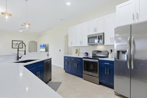 House in Port Charlotte, Florida 4 bedrooms, 208.01 sq.m. № 2418851 - photo 8