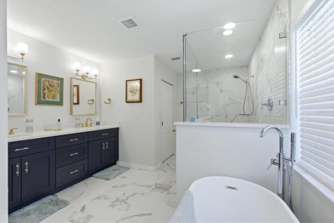 House in Port Charlotte, Florida 4 bedrooms, 208.01 sq.m. № 2418851 - photo 19