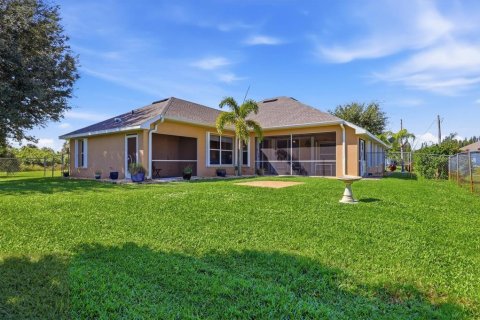 House in Port Charlotte, Florida 4 bedrooms, 208.01 sq.m. № 2418851 - photo 30