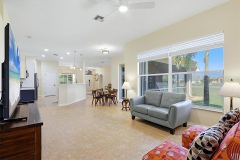 House in Port Charlotte, Florida 4 bedrooms, 208.01 sq.m. № 2418851 - photo 13