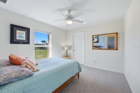 House in Port Charlotte, Florida 4 bedrooms, 208.01 sq.m. № 2418851 - photo 23