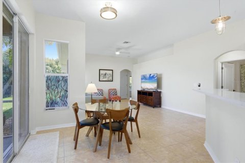 House in Port Charlotte, Florida 4 bedrooms, 208.01 sq.m. № 2418851 - photo 14
