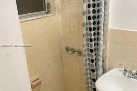 Casa en alquiler en Miami Gardens, Florida, 1 dormitorio, 27.87 m2 № 2011162 - foto 5