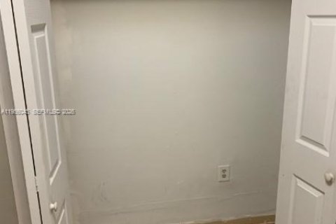 Casa en alquiler en Miami Gardens, Florida, 1 dormitorio, 27.87 m2 № 2011162 - foto 7