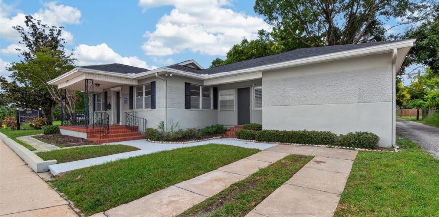 Commercial property in Tampa, Florida 148.64 sq.m. № 2403473
