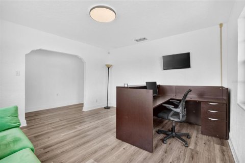 Commercial property in Tampa, Florida 148.64 sq.m. № 2403473 - photo 7