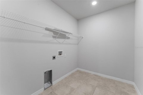 House in SUMMERS CAY in Thonotosassa, Florida 4 bedrooms, 200.85 sq.m. № 2232602 - photo 30