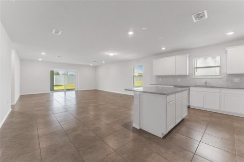 House in SUMMERS CAY in Thonotosassa, Florida 4 bedrooms, 200.85 sq.m. № 2232602 - photo 7