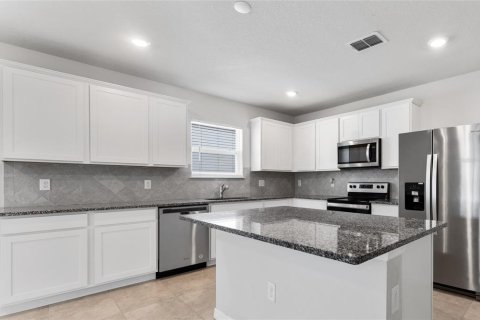 House in SUMMERS CAY in Thonotosassa, Florida 4 bedrooms, 200.85 sq.m. № 2232602 - photo 3