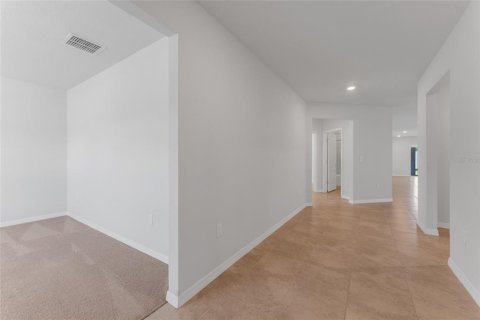 House in SUMMERS CAY in Thonotosassa, Florida 4 bedrooms, 200.85 sq.m. № 2232602 - photo 10