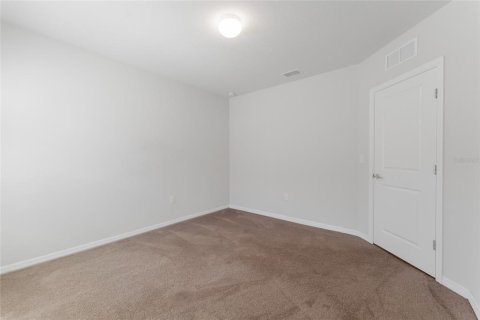 House in SUMMERS CAY in Thonotosassa, Florida 4 bedrooms, 200.85 sq.m. № 2232602 - photo 29