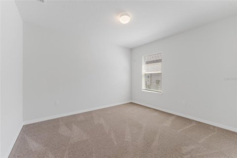 House in SUMMERS CAY in Thonotosassa, Florida 4 bedrooms, 200.85 sq.m. № 2232602 - photo 22