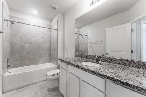 House in SUMMERS CAY in Thonotosassa, Florida 4 bedrooms, 200.85 sq.m. № 2232602 - photo 25
