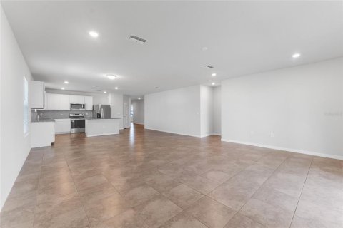 House in SUMMERS CAY in Thonotosassa, Florida 4 bedrooms, 200.85 sq.m. № 2232602 - photo 14