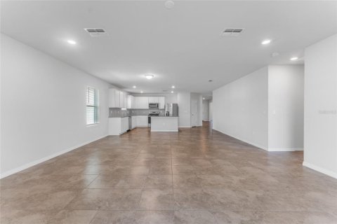 House in SUMMERS CAY in Thonotosassa, Florida 4 bedrooms, 200.85 sq.m. № 2232602 - photo 13