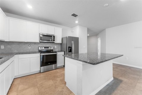 House in SUMMERS CAY in Thonotosassa, Florida 4 bedrooms, 200.85 sq.m. № 2232602 - photo 6