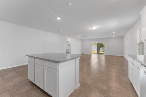 House in SUMMERS CAY in Thonotosassa, Florida 4 bedrooms, 200.85 sq.m. № 2232602 - photo 8