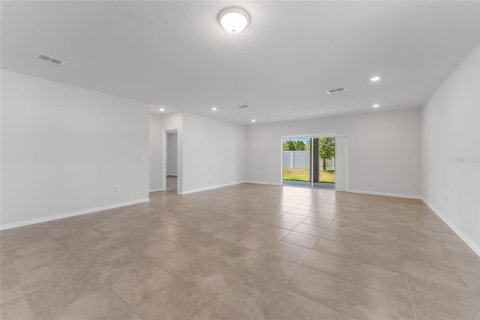 House in SUMMERS CAY in Thonotosassa, Florida 4 bedrooms, 200.85 sq.m. № 2232602 - photo 11
