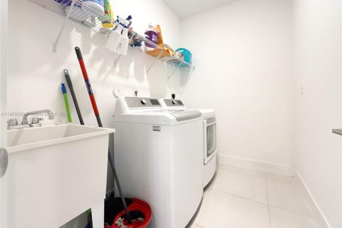 Купить виллу или дом в Хомстед, Флорида 4 спальни, 286.6м2, № 1965135 - фото 19