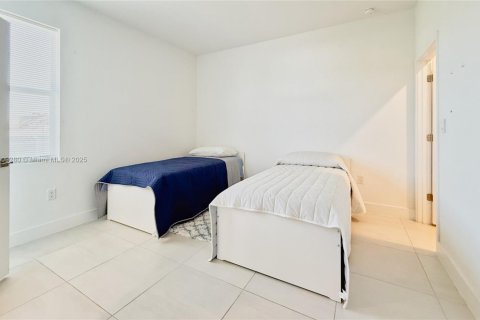 Купить виллу или дом в Хомстед, Флорида 4 спальни, 286.6м2, № 1965135 - фото 24