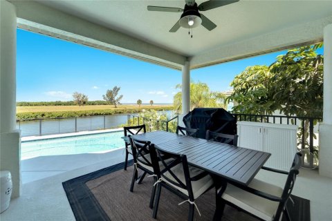 House in Apollo Beach, Florida 4 bedrooms, 270.44 sq.m. № 1881310 - photo 25
