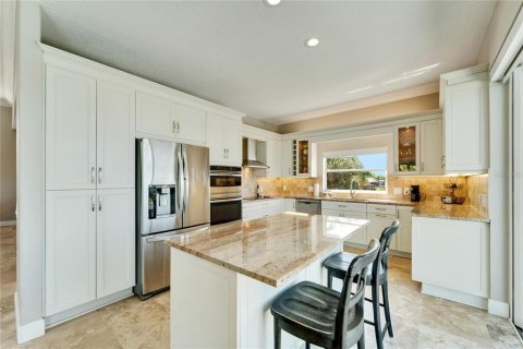 House in Apollo Beach, Florida 4 bedrooms, 270.44 sq.m. № 1881310 - photo 12