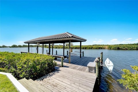 House in Apollo Beach, Florida 4 bedrooms, 270.44 sq.m. № 1881310 - photo 5