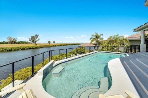 House in Apollo Beach, Florida 4 bedrooms, 270.44 sq.m. № 1881310 - photo 3