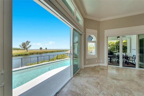 House in Apollo Beach, Florida 4 bedrooms, 270.44 sq.m. № 1881310 - photo 21