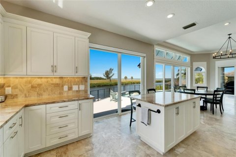 House in Apollo Beach, Florida 4 bedrooms, 270.44 sq.m. № 1881310 - photo 18