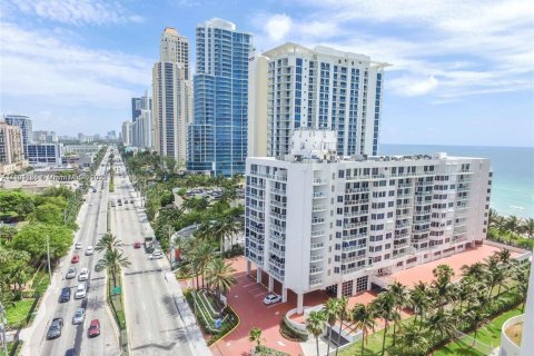 Copropriété à louer à Sunny Isles Beach, Floride: 1 chambre, 79.9 m2 № 1862334 - photo 2