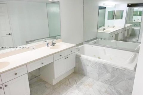 Copropriété à louer à Sunny Isles Beach, Floride: 1 chambre, 79.9 m2 № 1862334 - photo 11