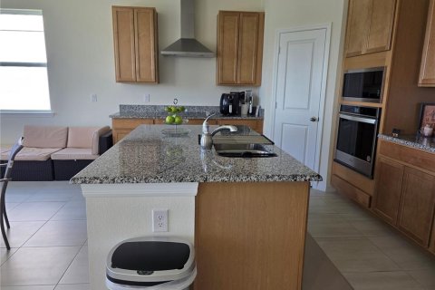 House in Kissimmee, Florida 4 bedrooms, 184.41 sq.m. № 1629646 - photo 16