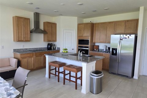 House in Kissimmee, Florida 4 bedrooms, 184.41 sq.m. № 1629646 - photo 11