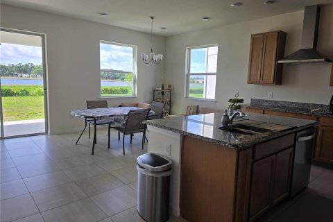 House in Kissimmee, Florida 4 bedrooms, 184.41 sq.m. № 1629646 - photo 14