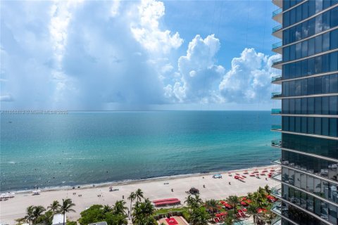 Condo in Sunny Isles Beach, Florida, 2 bedrooms № 2088804 - photo 3