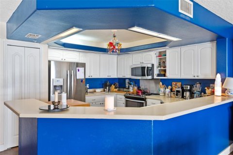 Condo in Cocoa Beach, Florida, 3 bedrooms  № 1903979 - photo 18