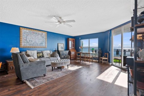 Condo in Cocoa Beach, Florida, 3 bedrooms  № 1903979 - photo 15