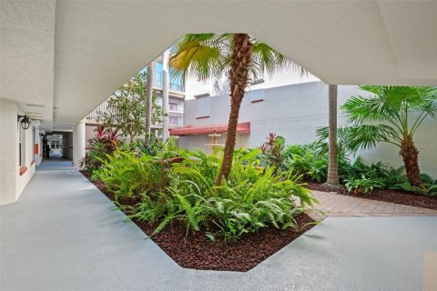 Condo in Cocoa Beach, Florida, 3 bedrooms  № 1903979 - photo 6