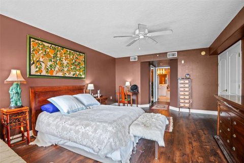 Condo in Cocoa Beach, Florida, 3 bedrooms  № 1903979 - photo 21