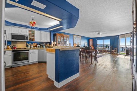 Condo in Cocoa Beach, Florida, 3 bedrooms  № 1903979 - photo 19