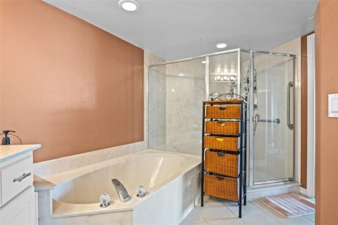 Condo in Cocoa Beach, Florida, 3 bedrooms  № 1903979 - photo 30
