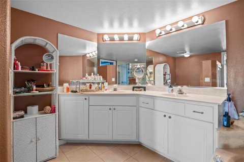 Condo in Cocoa Beach, Florida, 3 bedrooms  № 1903979 - photo 28
