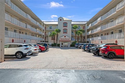 Condo in Cocoa Beach, Florida, 3 bedrooms  № 1903979 - photo 3