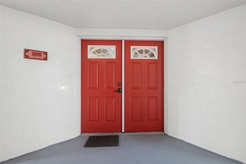 Condo in Cocoa Beach, Florida, 3 bedrooms  № 1903979 - photo 8