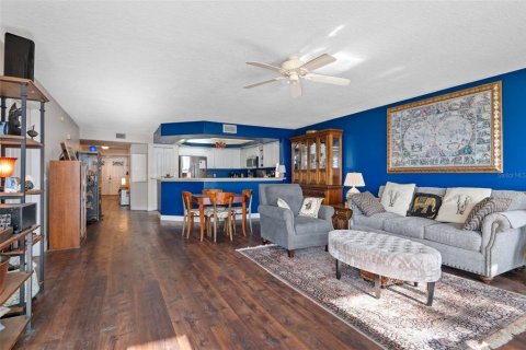 Condo in Cocoa Beach, Florida, 3 bedrooms  № 1903979 - photo 16