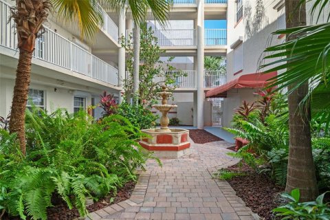 Condo in Cocoa Beach, Florida, 3 bedrooms  № 1903979 - photo 5
